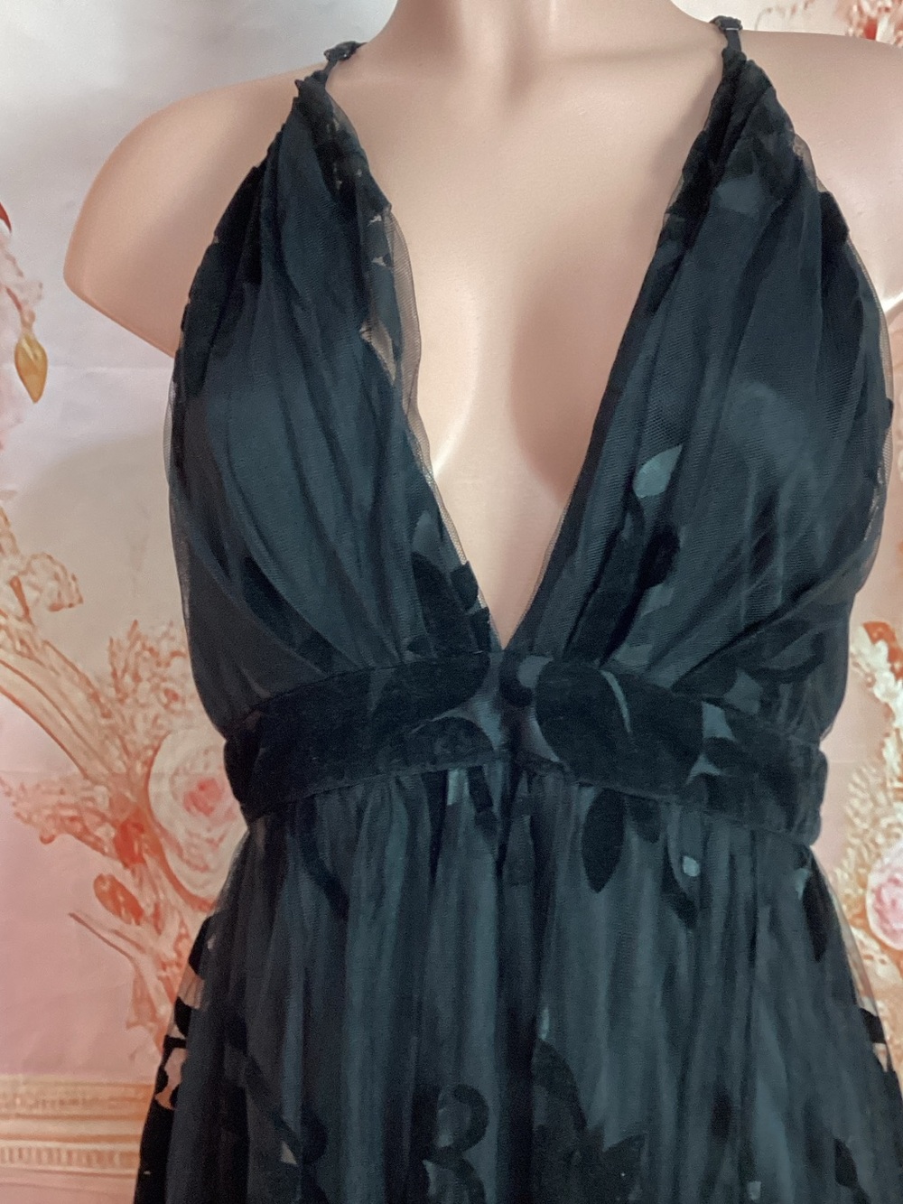 Windsor Black Floral Appliqué V-Neck Maxi Dress - Picture 2 of 10